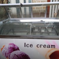 عارضة ايس كريم للبيع للاتصال على هذا الرقم: 07861454000