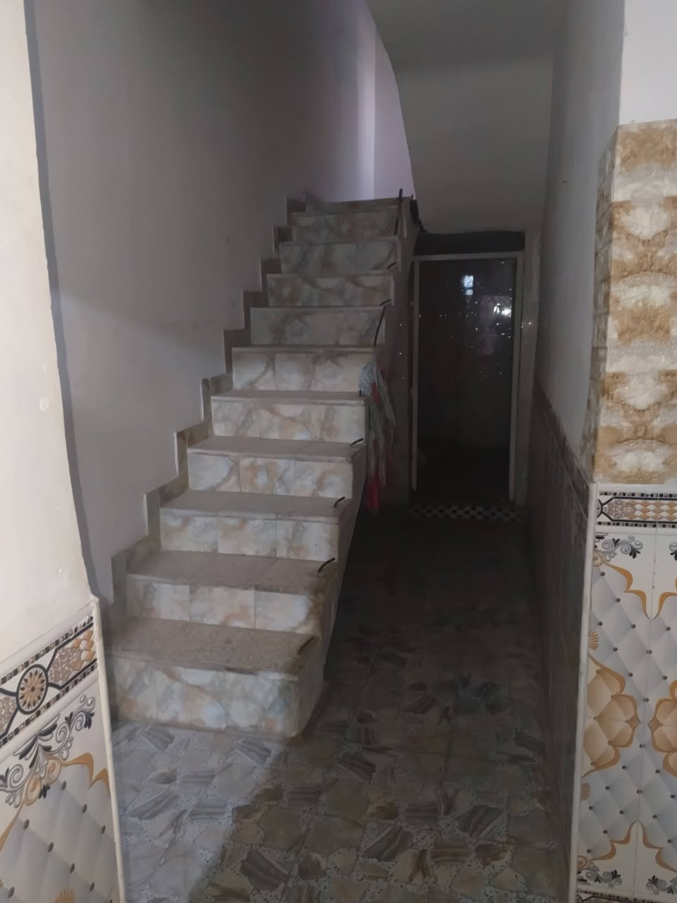 مشتمل للبيع طابو صرف بسمي المساحه ١٢٠متر ٢٠في٦طابق واحد غرفه نوم وحده صاله كلدور مطبخ صيحات داخليه و خارجيه العنوان شارع 80 حي العسكري وره مخبز مهند بساحه بظهر الحسينيه مسلم بن عقيل السعر ب١١٠مليون تسليم مباشر ***********
