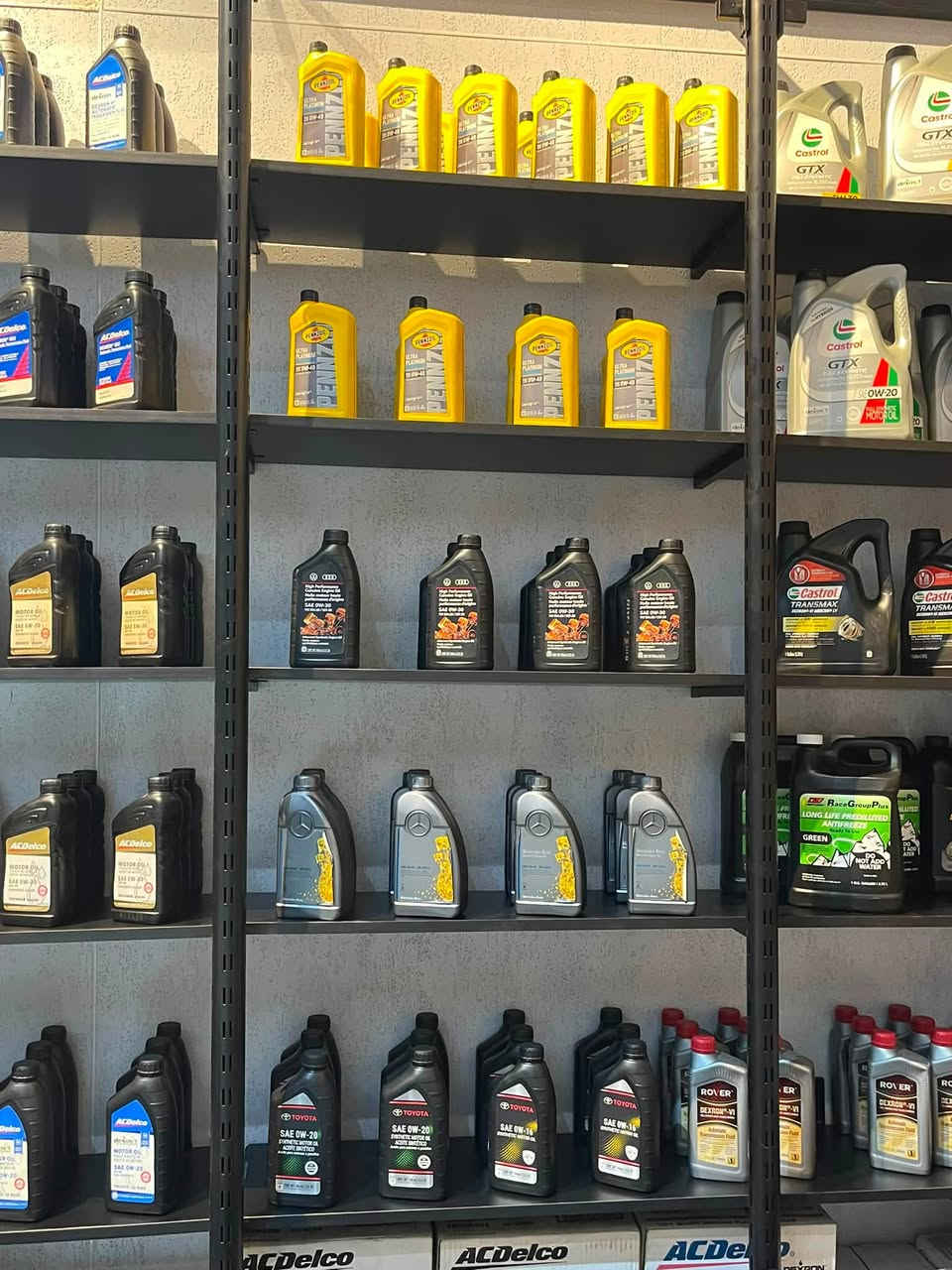 الوكيل الحصري لزيوت Rover الامريكيه  وزيوت iclass1  الالمانيه و زيوت موتور لاين  الاماراتيه  . ولدينا زيوت اخرى من مناشئ عالميه موثوقه وكاله . 
بغداد .كراج الامانه 52  .  البيع  /جمله و مفرد    ***********  واتساب .
