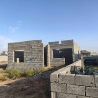 هيكل • خلف سيطرة السايلو • مقابل محطة الكهرباء