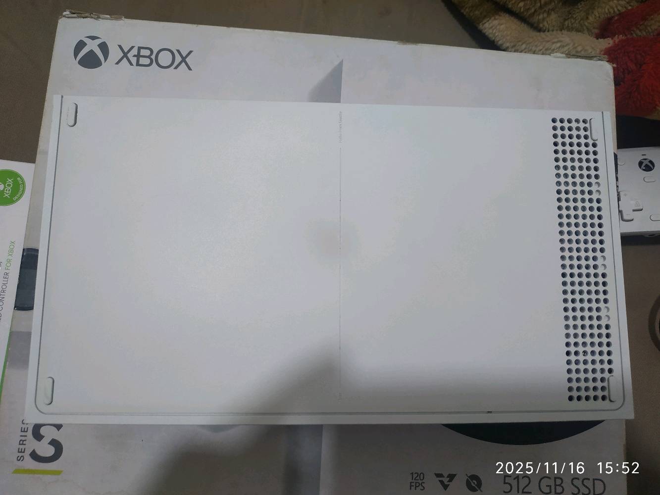 سيريس اس مستعمل بس نضيف كلش واستعمالة قليل هوة و الكارتونة مالتة والجويستك او اليدة مالتة هي الكيم سير الي الكير مالهة مغناطيسي يعني ما تخرب ولا يصير بيهة درفت ويجي وياة اليوبي اس شركة زيوس ويجي وياة سماعة هدية وحتى لعبة GTA5 مشتريها يعني راح تبقى بالجهاز 
مكاني البصرة قضاء المدينة رقمي
***********
سعرة 380 الف وي اليوبي اس 
بدون اليوبي اس 335 وبيه مجال للخوش ولد