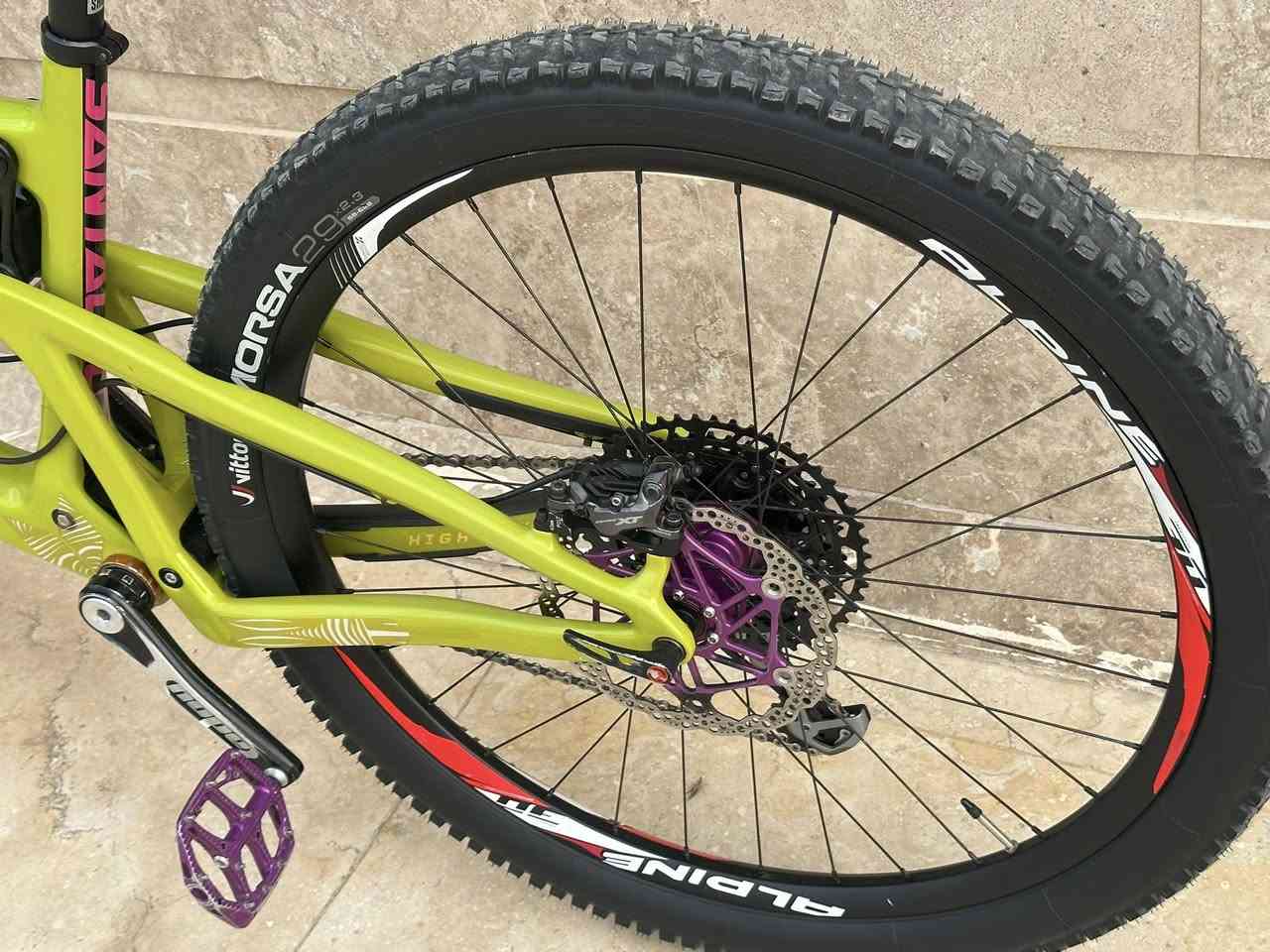 السلام عليكم
santa cruz high tower
الحجم 29 L
كاربون فايبر
سيت كروب GX sram 
بريكات xt دبل بستم
ويلات V6 صناعه برطانيه UK
دبلات FOX 🦊 
 بايدرات hope  صناعه uk
صينيه وذراع hope صناعه UK
اقراص بريك hope
للتواصل ***********
السعر 2500$ يعني 25 ورقه
