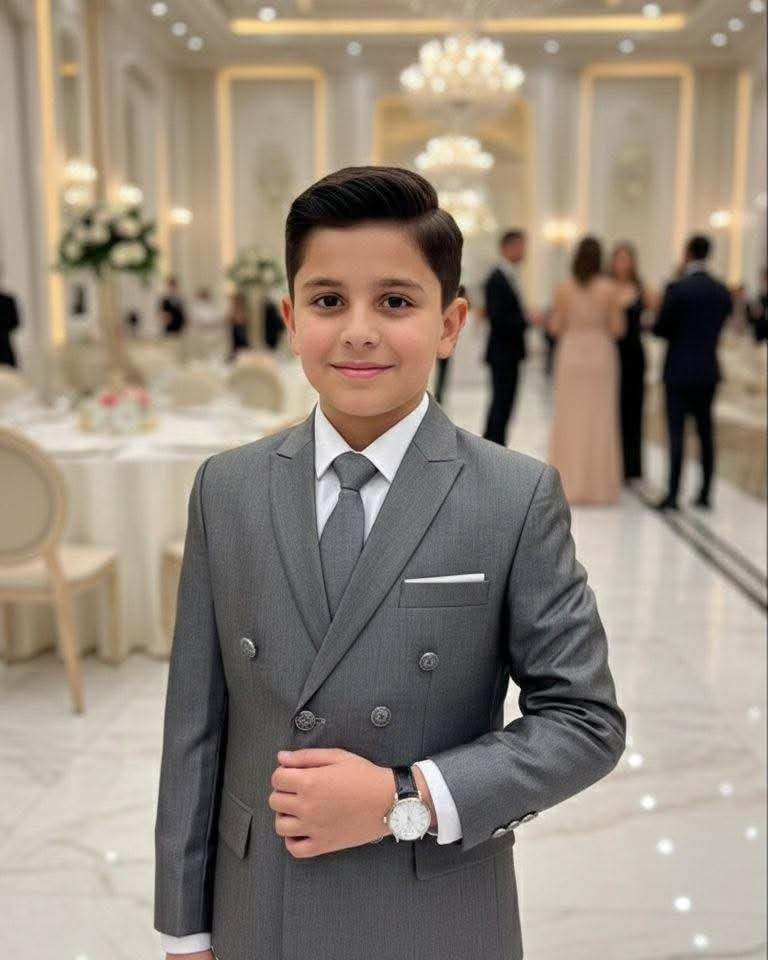 زبائننا الكرام توفر لدى أزياء ((قمورة )) 
طقم رسمي تركي درجة أولى الخامة والقالب شرط الفحص 
القياسات المتوفرة من ((3سنة لغاية 12 سنة )) للطلب والأستفسار 
مراسلة الصفحة أو الأتصال بالأرقام التالية 
***********
***********
العنوان / بغداد شارع فلسطين ساحة بيروت
