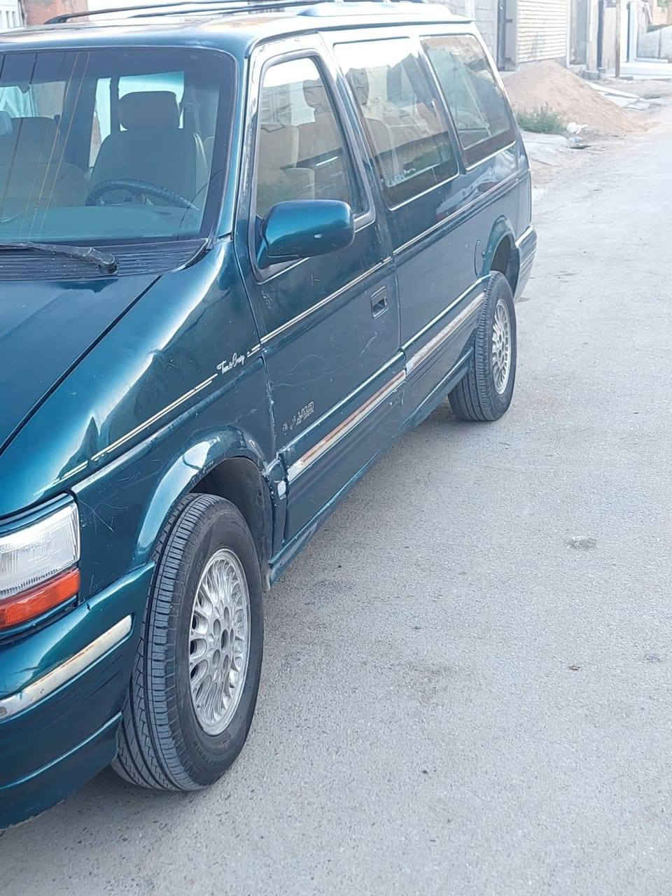 🚗 للبيع: دوج كرايزلر موديل 1995

سيارة نظيفة جداً وكاعده كشر، بدون ضربات أو خياس، والداخلية مرتبة ونظيفة.
المواصفات:

- مكينة جديدة
- كير جديد
- صدر جديد
- بطارية جديدة
- تايرات جديدة
- الدوشمة مسوية حديثاً

السيارة شغالة تمام وما بيها مشاكل، فقط تحتاج تصليح بسيط بعداد الكيلومتر والرون والحرارة.

📍 الموقع: بغداد – أبو غريب
📞 للتواصل: ***********
(متوفر واتساب) بغداد, العراق
