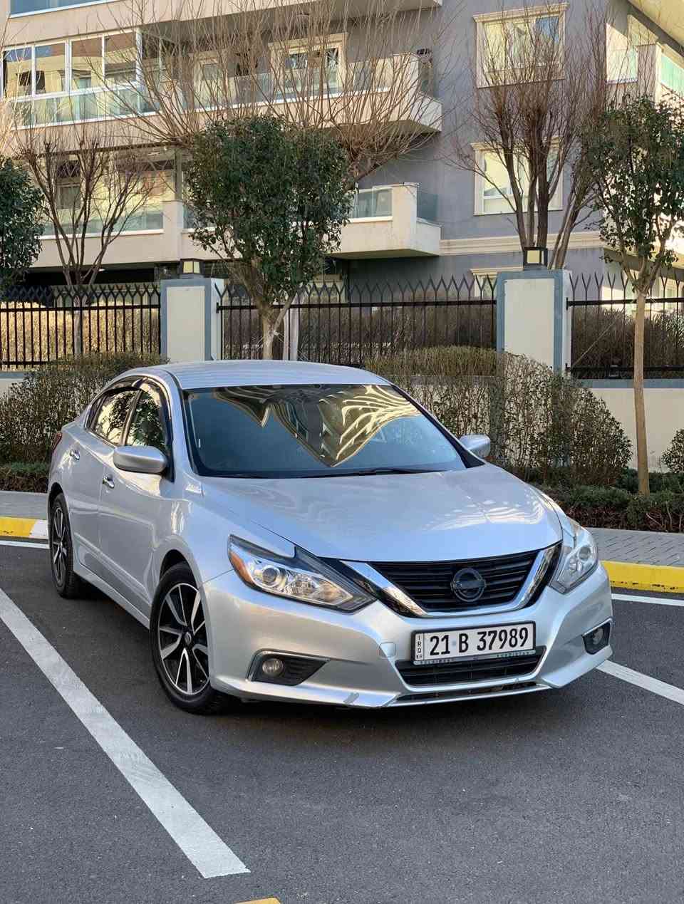 ،﷽

altima 2018  s special 
نیسان ئالتیمای ٢٠١٨ی مواسەفات s سپیشڵ رەنگی سلڤەر
ئەم سەیارەیە یەکێکە  ئالتیما تەیبەتەکان کە هۆگی پشتی هەیە شەریکەیە 💯
بە نسبەت بۆیاخ تەنها یەک پارچە بۆیاخی هەیە بۆنیتەکەی بە بێ ناو و تەنانەت ئێرباگیشی نەتەقیەوە 💯
تەنها ١٠٢.٠٠٠ هەزار کم رۆشتووە 💯
هەر کە کریومە بەرادی خاریجیم بۆ دانەوە کە گێری گەرمی نەبینیوە 💯 
گێر و مەکینە بەشەرت نەکراوەتەوە 💯
مواسەفات :
شەغال
شاشە گەورە
کامل تەحەکوماتی سەر سوکان
ویلی کەپە زۆر نابێ بۆی بەسراوە
کوشن کارەبایە
 مۆدی لێخورین ( normal w sport )
بەسمەیە و دوودەرگا بەسمەیە
سنوق کۆنترۆلە
کامل لید و بلاجیکتۆری سپی لەسەرە 
رادارە بەس ئیش ناکا 
چوار جام کارەبایە ...
سەنەوی و هەموو شتێکی تازەیە تا ٢٠٣١ 💯
تەحویل و غەرامە بەشرت 💯
نرخ : پەیوەندی بکە  
رەقەم شانسی : 1N4AL3AP6JC289450
*********** السليمانية, العراق
