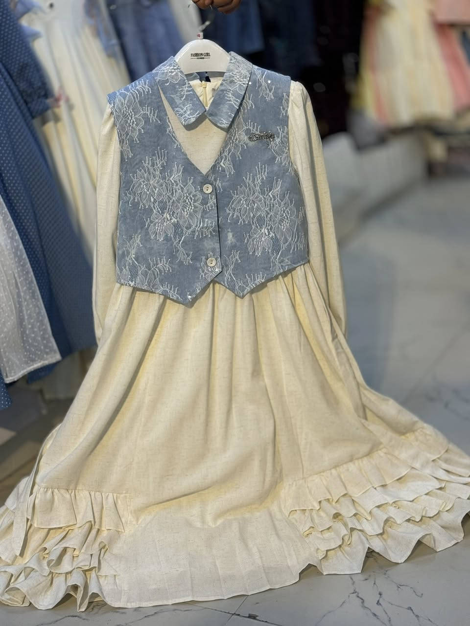 كولكشن العيد 
فستان محير 
كوالتي جدا عالي 
مقاسات من ١١ إلى ١٥/١٦
خدمة توصيل جميع المحافظات العراق 🇮🇶 
طيور الجنة مجاور أسواق التفاح الأخضر


**إذا كنت صاحب هذا الإعلان وتريد حذفه لأي سبب، رجاءا أرسل رسالة إلى الدعم الفني**