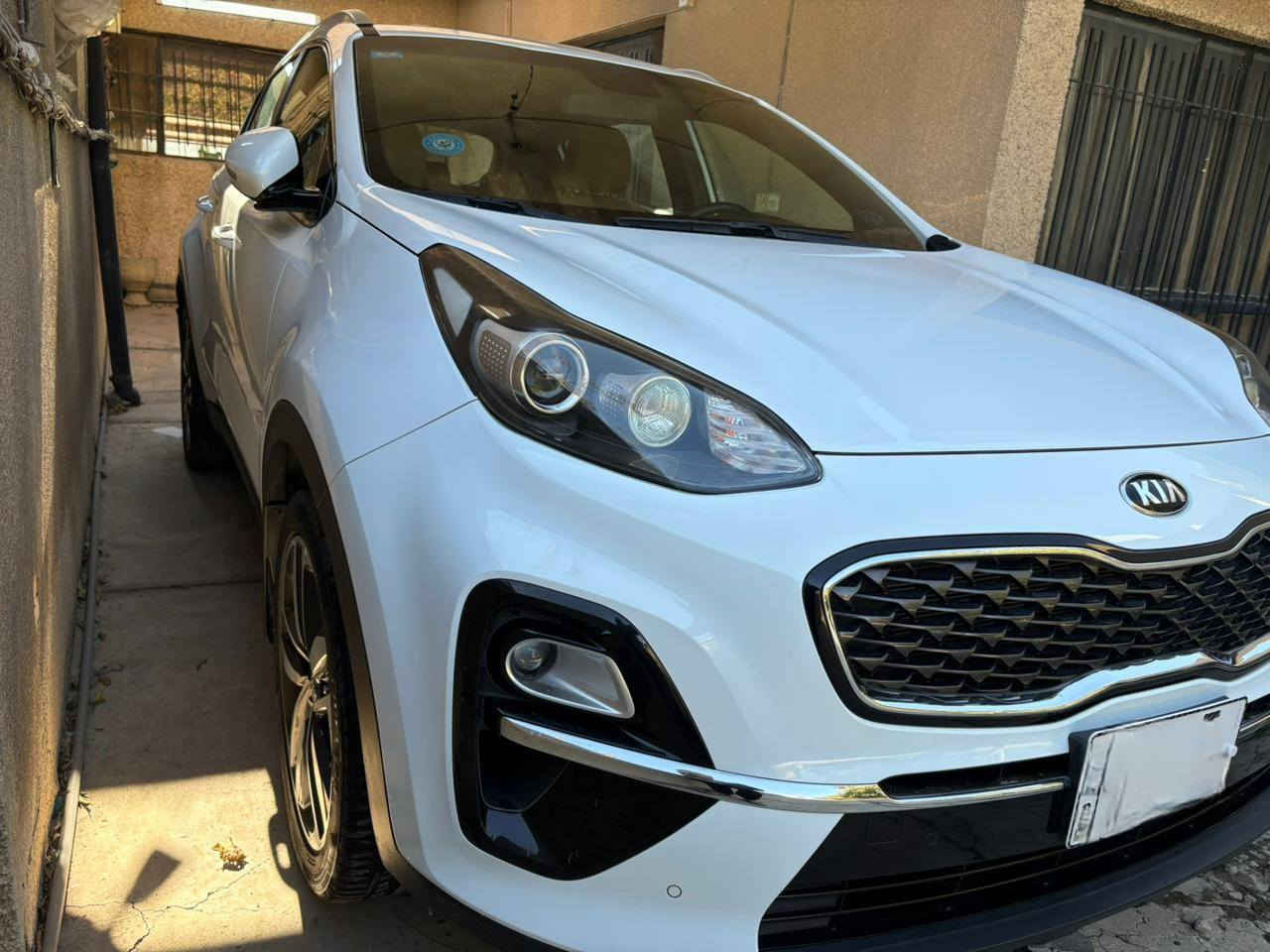 السلام عليكم سبورتج ٢٠١٩ شكل ٢٠ دوليه ماشيه ٤٣ الف مكفوله حساس امامي خلفي مري شفط شاشه اندرويد كامره خلفيه داخل حمصي ٣ انظمه قياده ويل جبير والسياره اخت الزيرو
لوحه انكليزي وباسمي 
السياره بجانب الكرخ 
للاستفسار ***********
