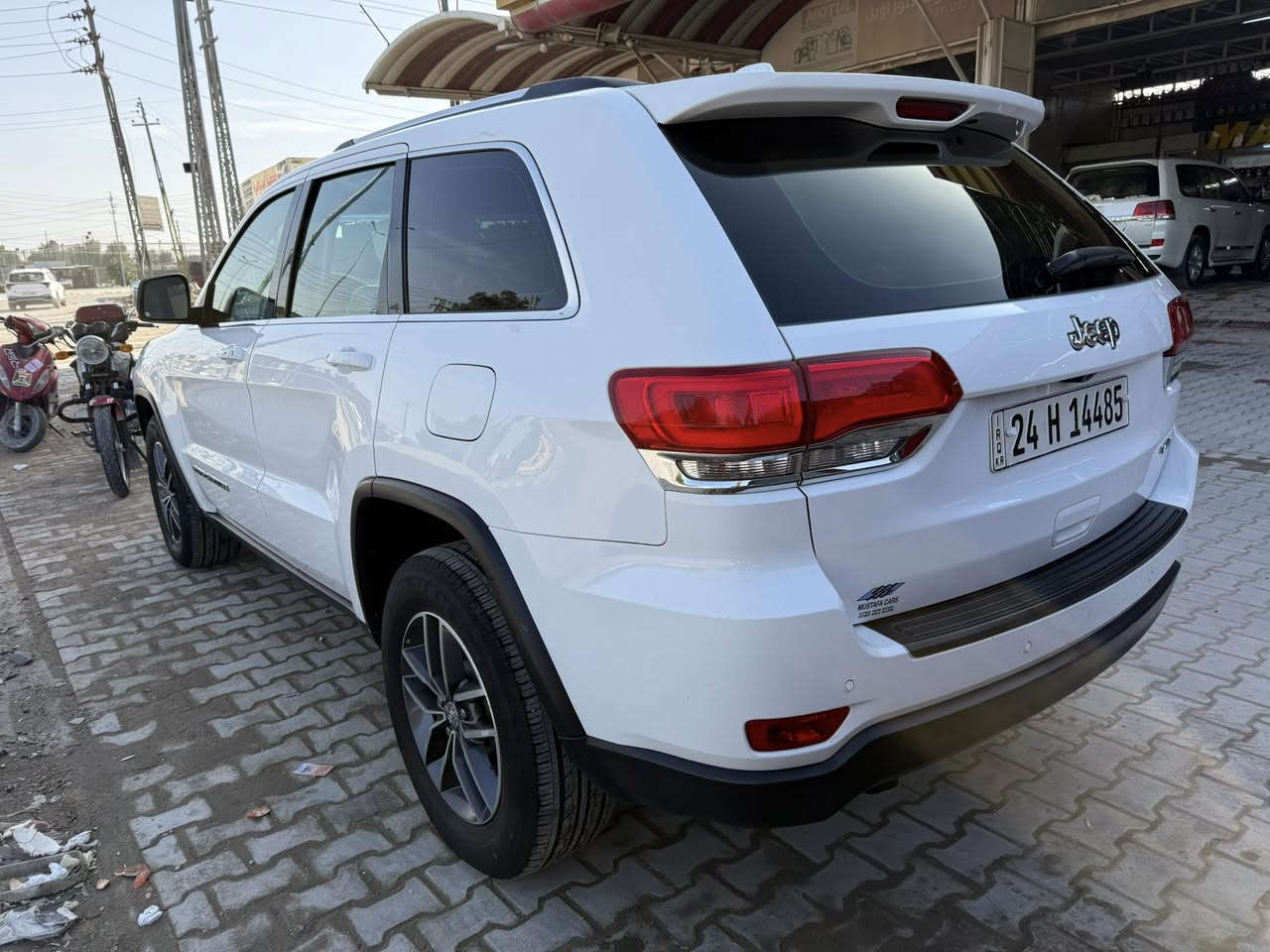 السلام عليكم
جيب لاريدو موديل 2018 وارد خليجي 

مكفوله من الضربه والصبغ والتبديل 

ماشيه 172 الف 

مواصفات الاريدو معروفه 

حساسات امامي خلفي 

كشنات جلد وكهرباء 

زراك لايت 

مري شفط +اشاره 

رقم دهوك نكليزي 

قبل شهر شادلها طابوكه مال حاويه زيرو 

السياره حلوه ماناقصه شي

مكان السياره نجف -كوفه 

السعر 255 وبيها مجال بسيط

رقم الموبايل 

***********
