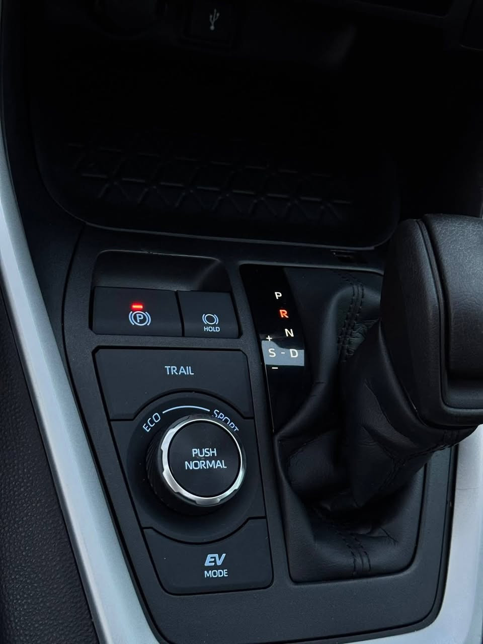 RAV4✈️
الموديل::2021
المواصفات::XLE
هايبرد🔋
فتحة سقف
باب خلفي كهربائي
رادارات خلفي امامي ونقطة عمياء
فور ويل
وبعد هواي مواصفات 
الضرر::بابين مبدل وصبغ جاملغ خلفي (جهة السايق)
الممشى::14 الفmi فقط
[[البجم كبس]]  
وارد امريكي 🇺🇸
الموقع::البصرة  
السعر::175وبي مجال 
للاستفسار::***********
