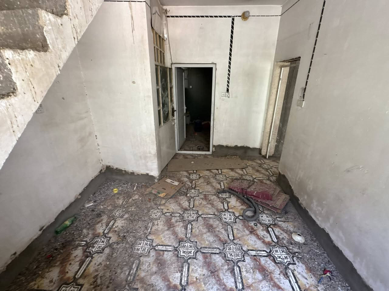 شقة للأيجار في الجمهورية
طابق ثاني 
غرفة وصحيات
مطبخ 
صاله 
***********
