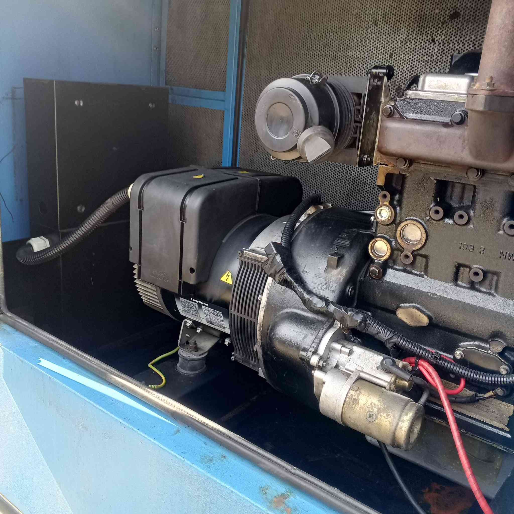 السلام عليكم مولده 33 كي في بيركس كاتم لبناني غداره ثلاثه سلندر حاله المولده 80% كاتم عازل الصوت 100% 
باقي التفاصيل والاستفسار على الواتساب ***********
