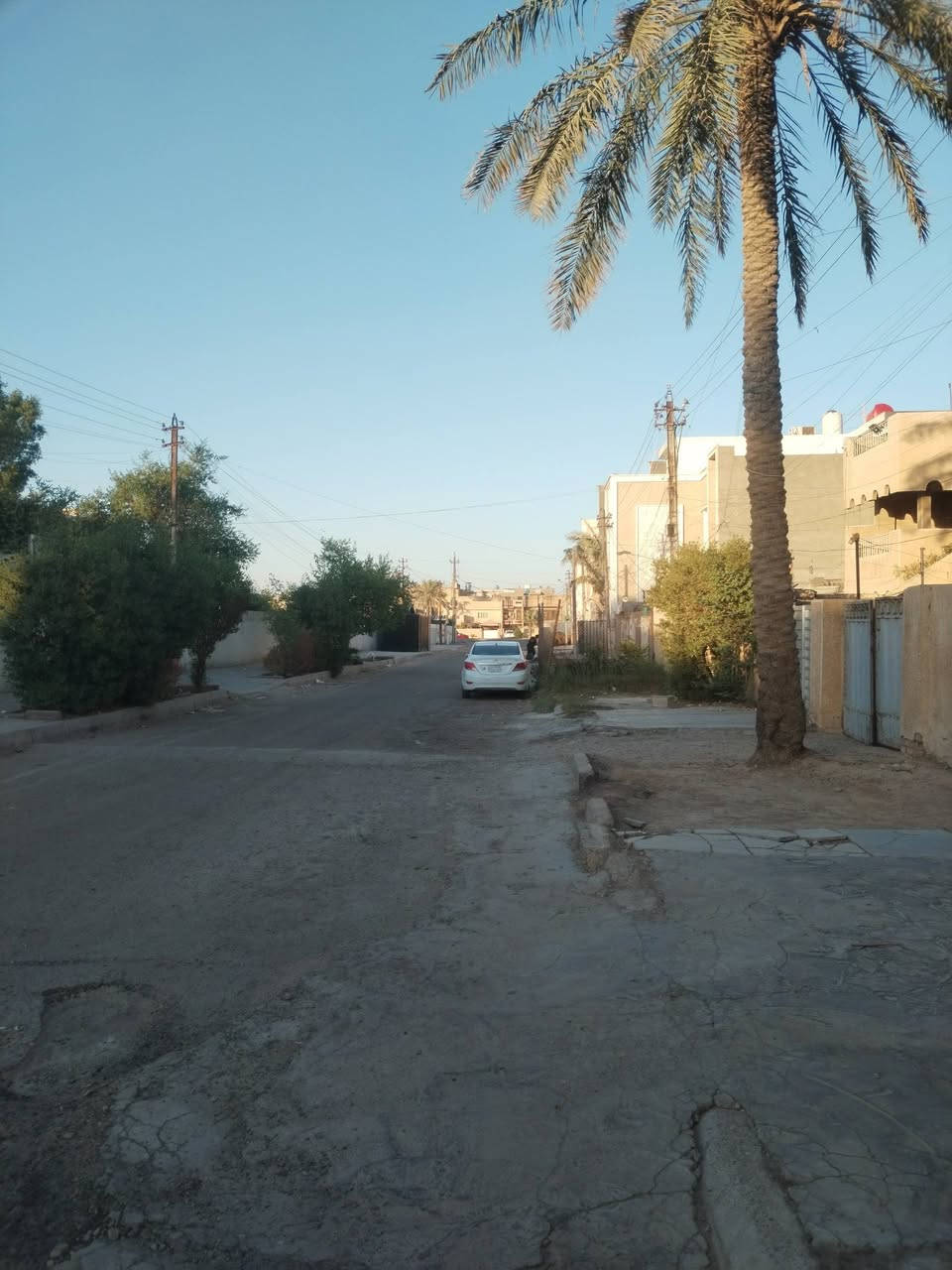 دار للبيع ملك صرف في حي اور منطقة ال600 الموقع مميز
مقابل مدرسة اغادير وروضة السندس الواجهه 8م والنزال 10 المساحة الكلية 80م 
الدار مدخلين يحتوي الطابق الارضي على كراج يتسع لسيارة وحديقة خارجية وحمام خارجي واستقبال ومطبخ وغرفة نوم ومنور وخدمات
و في الطابق الثاني ثلاث غرف نوم وخدمات وبيتونه فيها مخزن صغير للاستفسار متواجد من الساعه 8 صباحا الى الساعه 10 ليلا على الرقم 
*********** 
غير متواجد على الفيس رجاء اكو تليفون خابر وتدلل لان ناشر باكثر من كروب المنطقة جدا هادئة جميع المدارس قريبه ابتدائية روضة اعدادية متوسطة والخدمات كلها قريبه الدار كونكريت مسلح ارتفاع السقف 3م عالي عن الشارع
