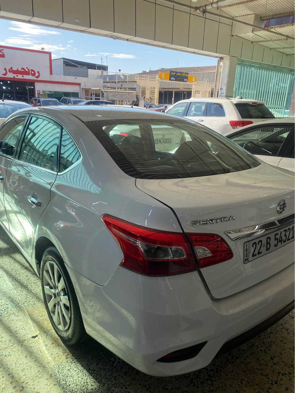نيسان سينتراى مؤديل 2018ى ئه مريكى سه ياره يه كى جوانو نويه هه موو شتى نوى كرايته وه 120هه زار رويشتيه گيرو مه كينه ى به شه رته سه ياره كه بونيتو قه پاخ سندوقى سبوخه بيشى كه پسه پشتى كن به گ لايتى لاى سه رى جه مپه كى خه فيفى هه يه دوو جيگاى ته عديلى بجوكى هه يه بى يرباك داواى 98وه ره قه ى ده كه م كه مى مه جال 
*********** أربيل, العراق
