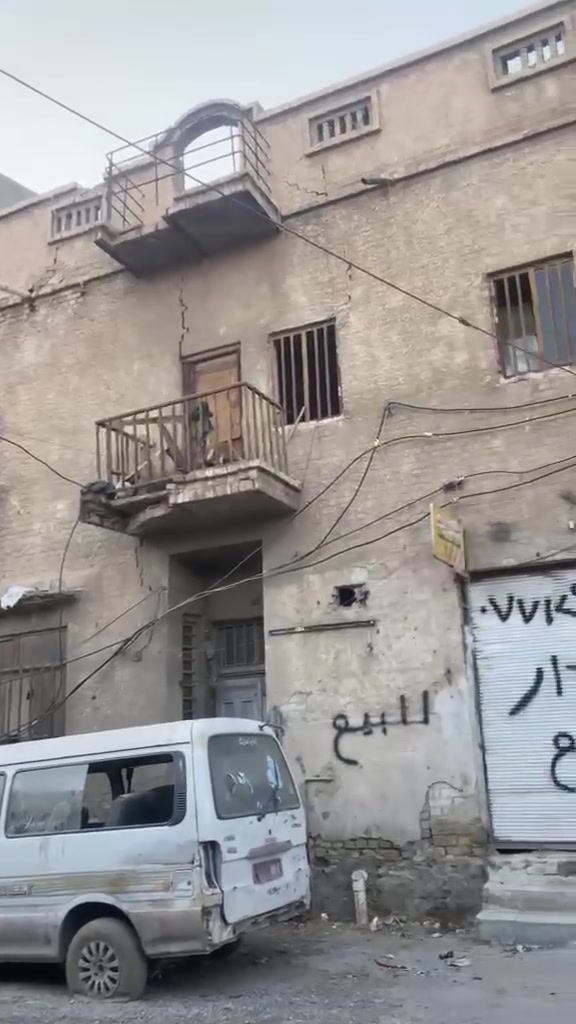 بيت للبيع في منطقة باب المعظم قرب كلية الهندسة والمصرف الاسلامي
البيت قديم مثل ما واضح 
اول بيت بالفرع 
المساحة 89 متر
الواجهة 7.5 النزال غير متساوي ( باد كونيه)
السعر مناسب 
الاتصال    ***********
سند مستقل
