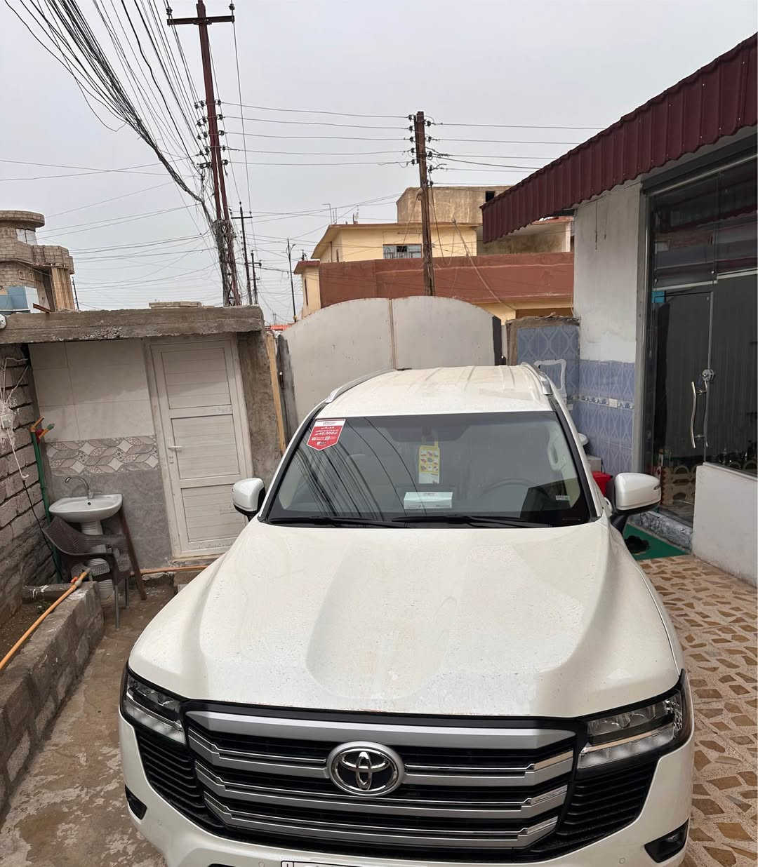 سلام عليكم 
تويوتا لاندكروز 2024 شركة ساس
مواصفات GXR نص فول 
ماشي 20 الف صفر
شاحن وايرليس
تبريد مركزي 
كشن كهرب واحد
حساسات امامي خالفي 
وكثر موصفات بعد
رقم ***********. موصل, نينوى
