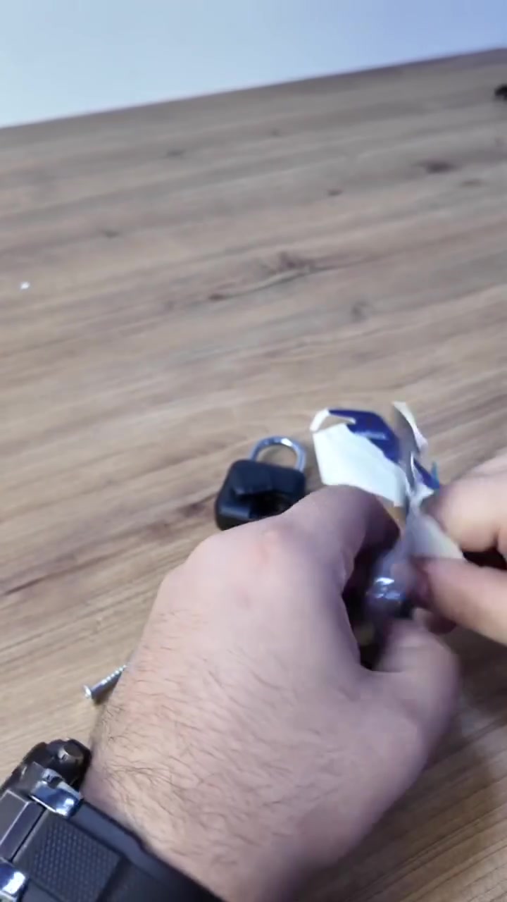 🔒😎 ملّيت من ضياع المفاتيح لو نسيان الرقم السري؟
​قفل البصمة الذكي جابلك الحل وريح بالك! 👆
​بلمسة وحدة: يفتح ببصمتك بثانية وحدة بس ⚡
​يشيل كومة: يخزن لحد 20 بصمة (إلك وللعائلة) 👥
​صخر: مقاوم للمي والغبار ومينخاف عليه 🌧️
​باتري قوي: يدوم سنة كاملة ويتبدل برمشة عين 🔋
​حماية سريعة، عملية، ولا دوخة مفاتيح ولا تعقيد! ✨
​💰 السعر: 25 ألف بس!
​🚚 التوصيل: مجاني لكل المحافظات!


**إذا كنت صاحب هذا الإعلان وتريد حذفه لأي سبب، رجاءا أرسل رسالة إلى الدعم الفني**