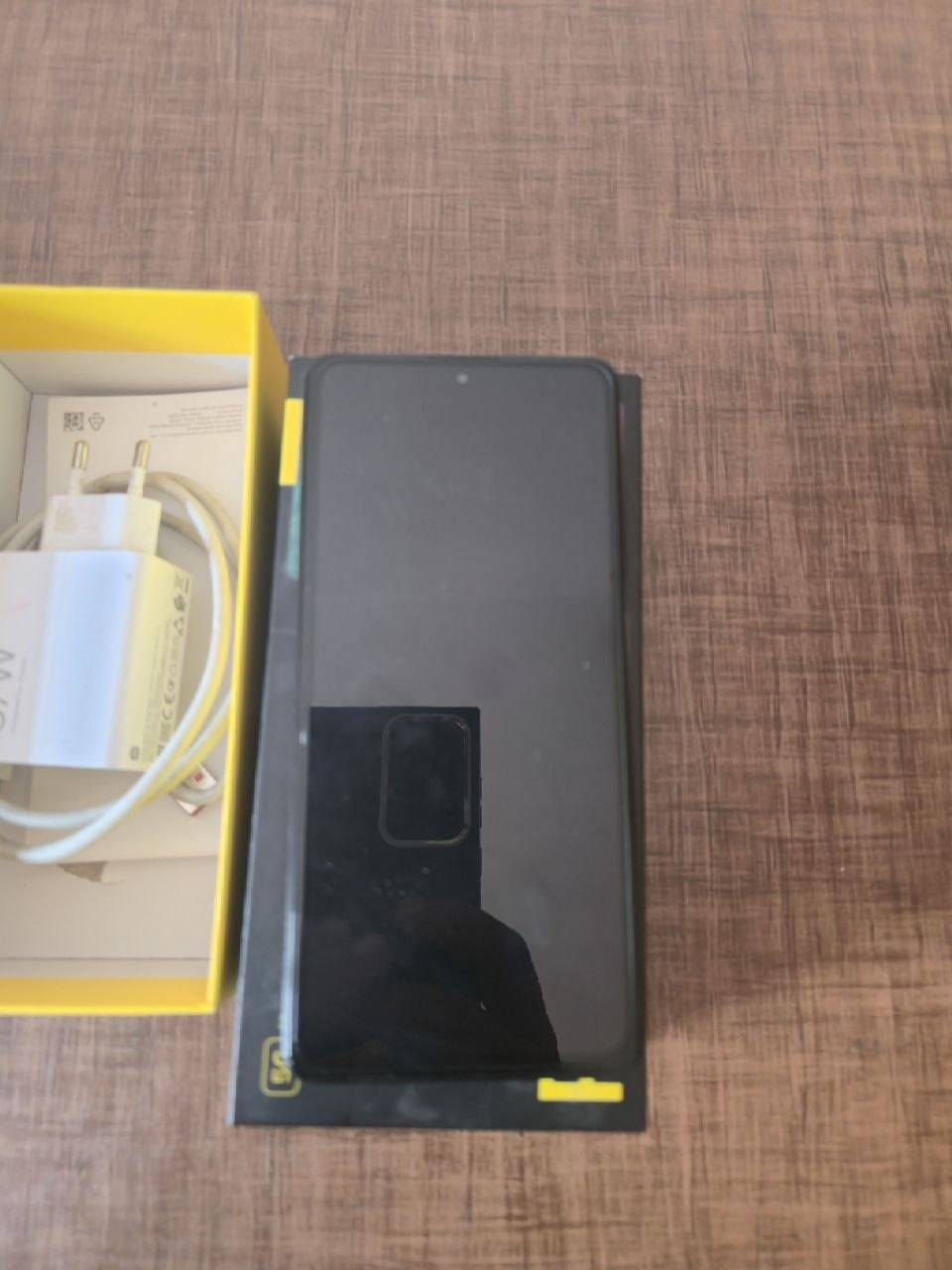 السلام عليكم 
جهاز للبيع
📱 للبيع: POCO X5 Pro 5G (256GB) 🔥
🔹 الموديل: Poco X5 Pro 5G
🔹 السعة: 256GB
🔹 الرام: 8GB + عشوائية افتراضية GB8 
🔹 الحالة: كلشي مامبدل بي والجهاز ابد مامفتوح و كلش نظيف ✨
🔹 ملاحظة: تم تركيب لاصق شاشة جديد قبل أسبوع

⚙️ المواصفات:
📺 شاشة AMOLED بحجم 6.67 إنج – 120Hz (تصفح سلس جداً)
⚡ معالج Snapdragon 778G – قوي للألعاب 🔥
🎮 مناسب لـ PUBG و COD بدون مشاكل
📸 كاميرا 108MP تصوير واضح جداً
🔋 بطارية 5000mAh + شحن سريع 67W
🔊 سماعات ستيريو صوت عالي وواضح
📡 يدعم 5G + NFC + IR ريموت

📦 الإضافات:
✅ الشاحن الجهاز الأصلي ⚡
✅ كفر حماية 🛡️
✅ ستاند  هدية وياه 🎁
✅ لاصق شاشة جديد ✨

💰 السعر:
(180 الف دينار عراقي وبي مجال )

📍 الموقع:
(النجف - قضاء المناذرة - ابوصخير)
📞 التواصل:  هاتف او واتساب
(***********) 

⁉️ سبب البيع :
اريد اشتري ايباد .
