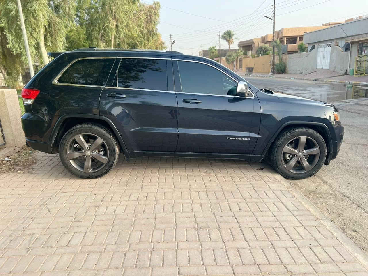 سلام عليكم 
للبيع سياره جيب لاريدو 
موديل 2014 
هزه سنويه جديده شرط تحول بسمي السياره 
مواصفات فول الفول ما عده فتحه 
كير محرك مكفول كفاله عامه 
ماشيه 57 مايل السياره مال جناي ستخدام شخصي ما متعوبه السياره 
ضرر فقط كرت بل دوسه صبغ 
صدر تخم تاير صدر كفاله 
السعر المطلوب 190 وبي مجال 
عنواني تكريت حي الزهور اي ستفسار الاتصال عل رقم
***********
