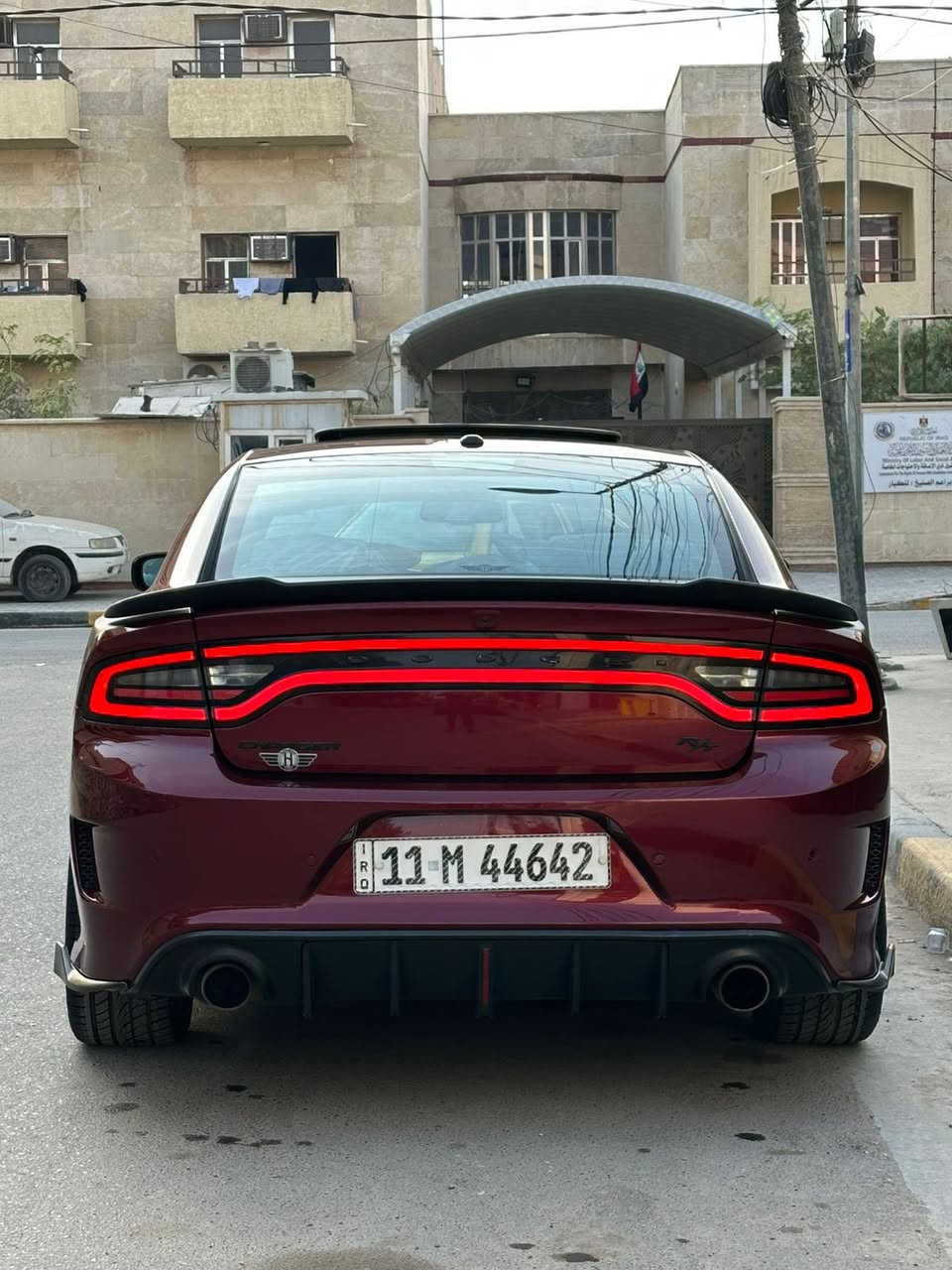 السلام عليكم 
جارجر Rt Plus خليجي وكاله هارلم
2022
ماشيه 40 الف كيلو
مغلفه PPF بالكامل 
السياره جديده بمعنى الكلمه بيها بس رصعتين صغار فقط والباقي من الدعاميه للدعاميه كفاله  
برجمه سيفتي كامله يم مصطفى ايكل 🦅
مكان السياره بغداد المنصور
السعر 35 وبيها مجال حك الجيه 
***********
