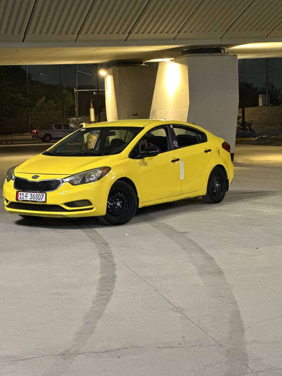 السلام عليكم من رخصه الادمن سياره فورتي للبيع رقم بغداد انكليزي مصفره هيئه ومرور بأسمي تحويل ثاني يوم سياره جاهزه كبل للشارع السعر١٠٥وبيهه مجال للتفاصيل ***********
