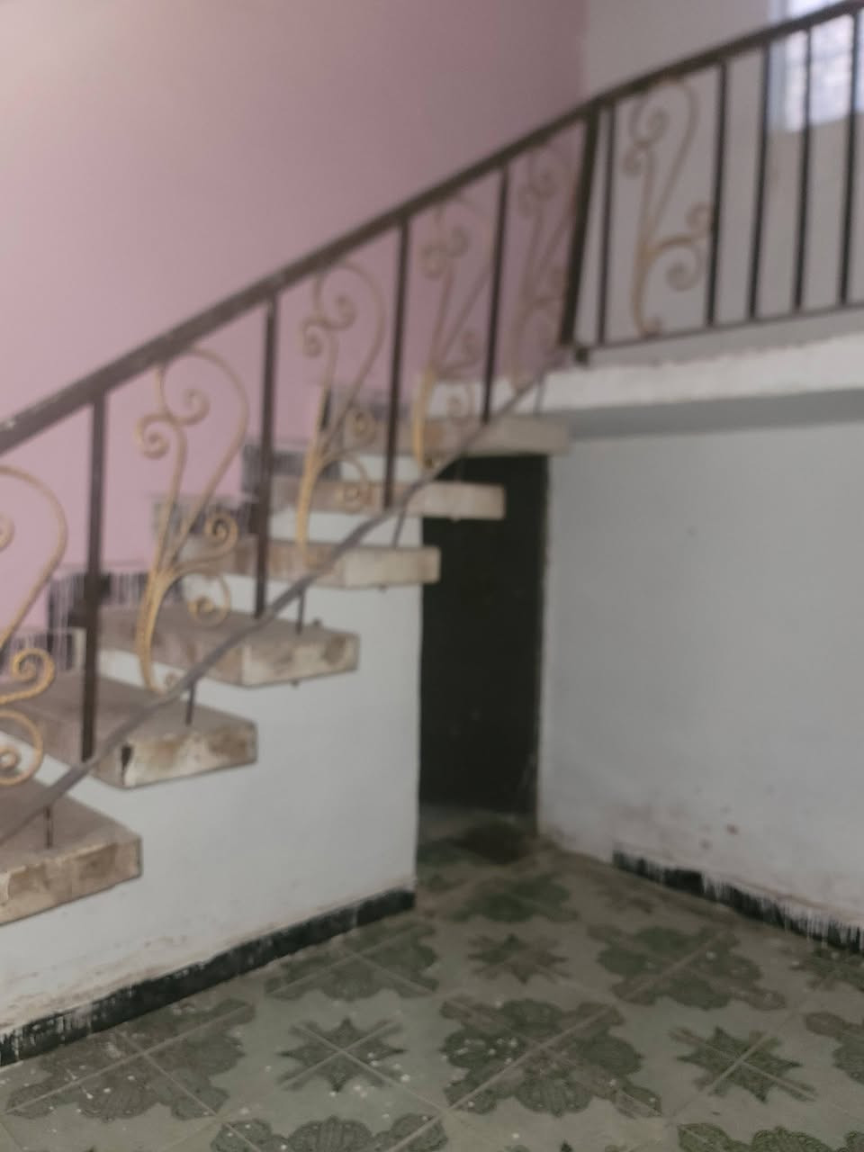 سلام عليكم اخوان مشتمل للايجار بحي ابوسديره قرب القاعه الرياضه ***********
