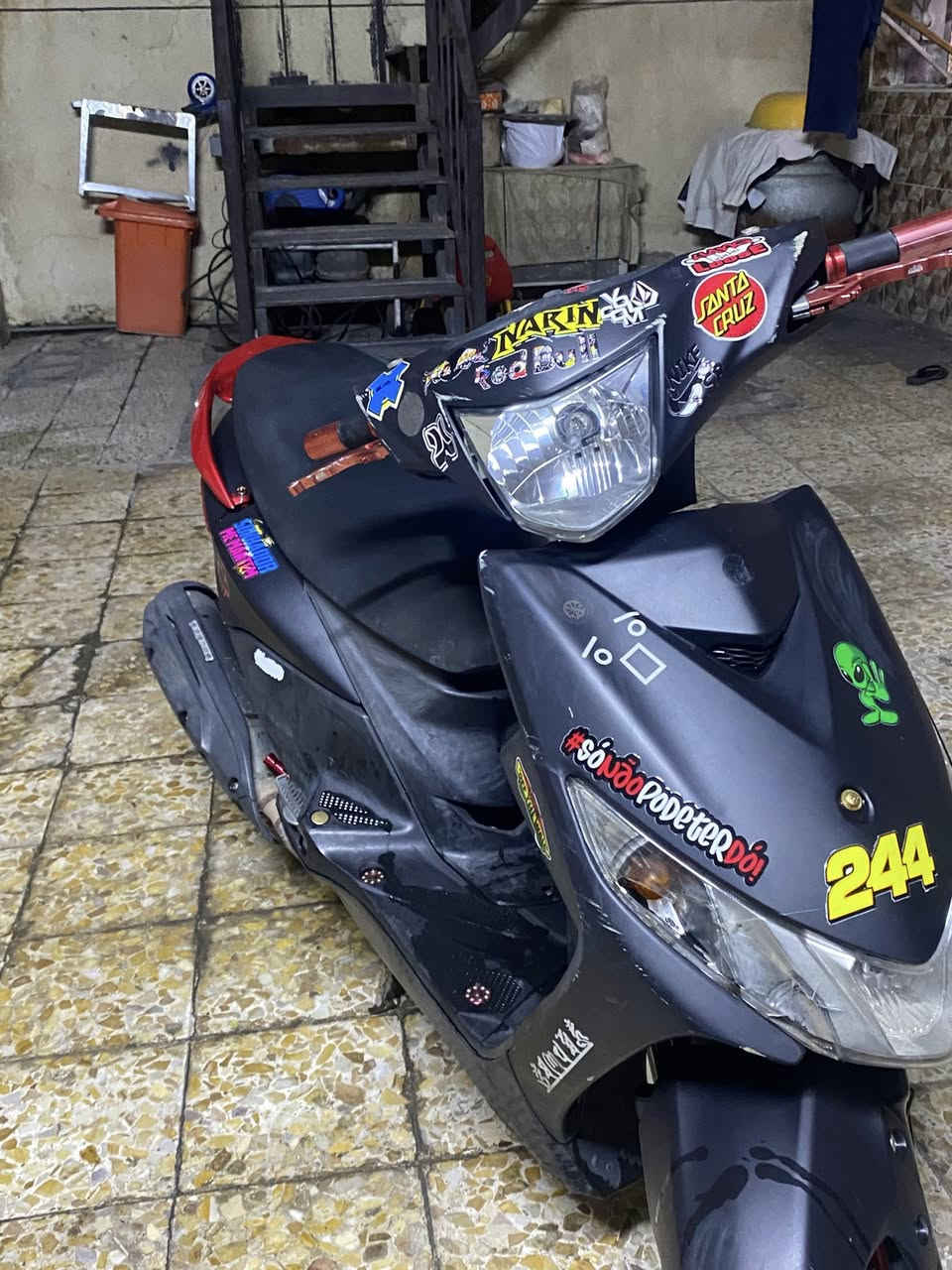 جيتي ار حديث للبيع نضيفة نضافة فوووول مكينة صوتها ناعم كلش وتشتغل نكرة سلف مامبدل بيها اي شيي مصارلها هواي من نازلة من الرمبة كلشي بلادي وشغال شراي تعال خاص سعرها جداً مناسب
