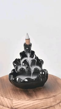 مبخرة شلال مميزة بتصميم يعكس الانسيابية والجمال. تضيف لمسة هدوء واسترخ...