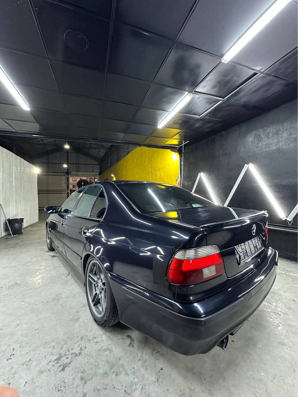 BMW 530 
مۆدێل : 2000
مەنەفێست ئەسڵی باشماغە پاکانە بەشەرت پاکانە هەولێرە بەشەرتی بەناوکردن
سبوغ سەقف و حیزامە ناو غوڕفەی جوانە سەیارەکی خاوێنە بە بێ تەقەو ڕەقە
دەحامی پێش و پشتی ئێمە سەقف سلایتە 
مەکینە 530 یە 
نرخی 78 وەڕەقەو مەحامەلەکی کەمی تێدایە 
بۆ پەیوەندی کردن / *********** سوران, أربيل
