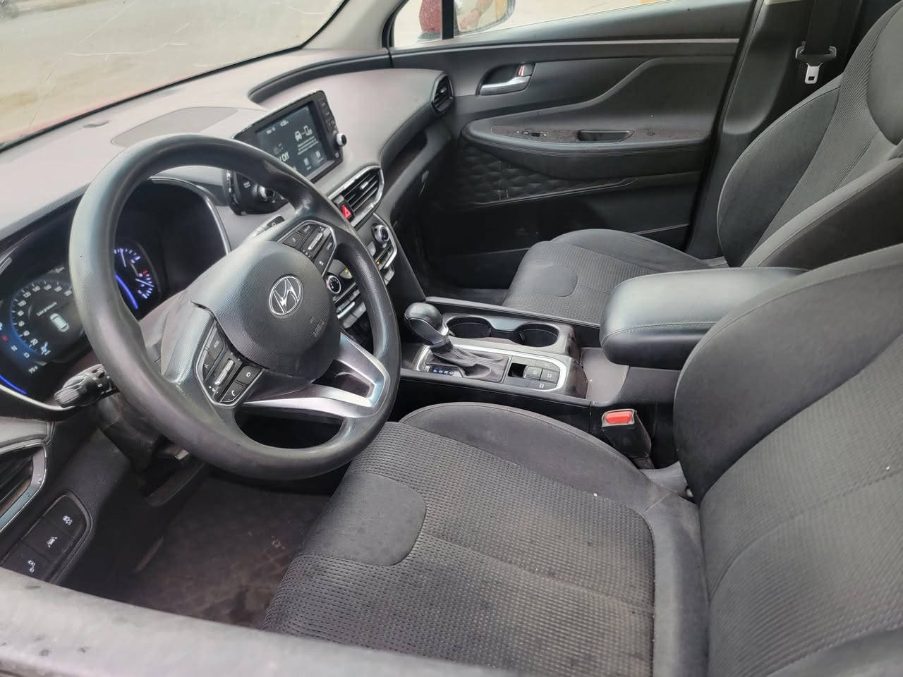 السلام عليكم  سنتافيه موديل 19  رقم بغداد  وارد امريكي بيه رشات صبغ جاملغ الخلفي وباب  تحويل مباشر بسمك السعر 142 ماكو هيج اسعار اخواته معروفه اسعارهن  
مكان السياره بالحله شارع 60 
...***********
