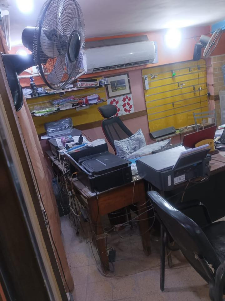 للإيجار محلين تجاريين في العشار – موقع مميز
يوجد محلين تجاريين للإيجار في العشار – ساحة أم البوم مقابل شرطة الإمام علي والهلال الأحمر، موقع ممتاز على الشارع العام وحركة قوية، مناسب لمختلف أنواع المشاريع.

🏬 المحل الأول (أرضي): المساحة 2×3 متر  
🏬 المحل الثاني (فوك/طابق ثاني): المساحة 7×5 متر  

💰 الإيجار: 1,000,000 دينار للمحل الواحد (قابل للتفاوض)  

📍 الموقع: العشار – ساحة أم البوم  
📌 مقابل شرطة الإمام علي والهلال الأحمر وعلى الشارع العام  

للاستفسار والتواصل:  
📞 ***********
