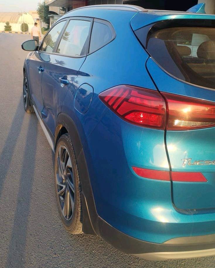 توسان 
موديل ١٩
رقم بغداد 
ماشيه ٩٠ الف ميل
المواصفات 
شاشه / كار بلي 
كامره +حساسات 
حجم المكينه:2400
اربعه سلندر 
تحكمات ستيرن 
هاندبريك كهرباء 
رقم:***********
المكان بغداد 