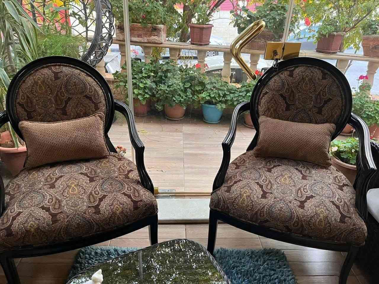 كنب مفرد بحالة الجديد خشب ثقيل للبيع مع طربيزة وسط بسعر 110 دينار للتواصل واتس عل الرقم 0798516344


**إذا كنت صاحب هذا الإعلان وتريد حذفه لأي سبب، رجاءا أرسل رسالة إلى الدعم الفني**