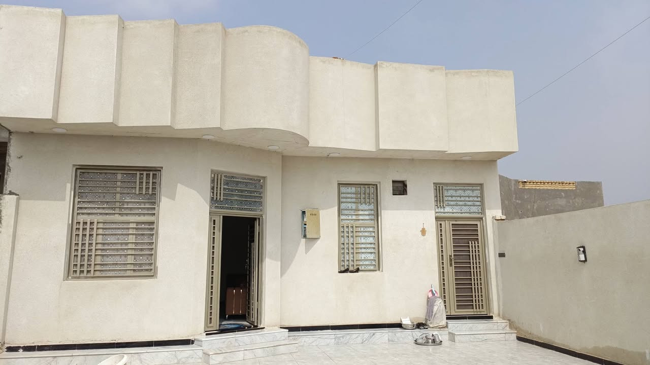 السلام عليكم بيت زراعي ال نياز على الوفاء  يم البيطره 
مساحه 300 البناء170
واجه 10 ونزال 30
طارمه كبيره 
مطبخ   وصاله. وغرفتين  واستقبال 
وحمام داخلي  وخارجي ومنور البيت مساحه كبيره 
كله طابوق وشغل درجة اولى سيراميك  والسطح اشتايكر 
البيت صب كونكريت
الاستفسار وات ساب 
***********
