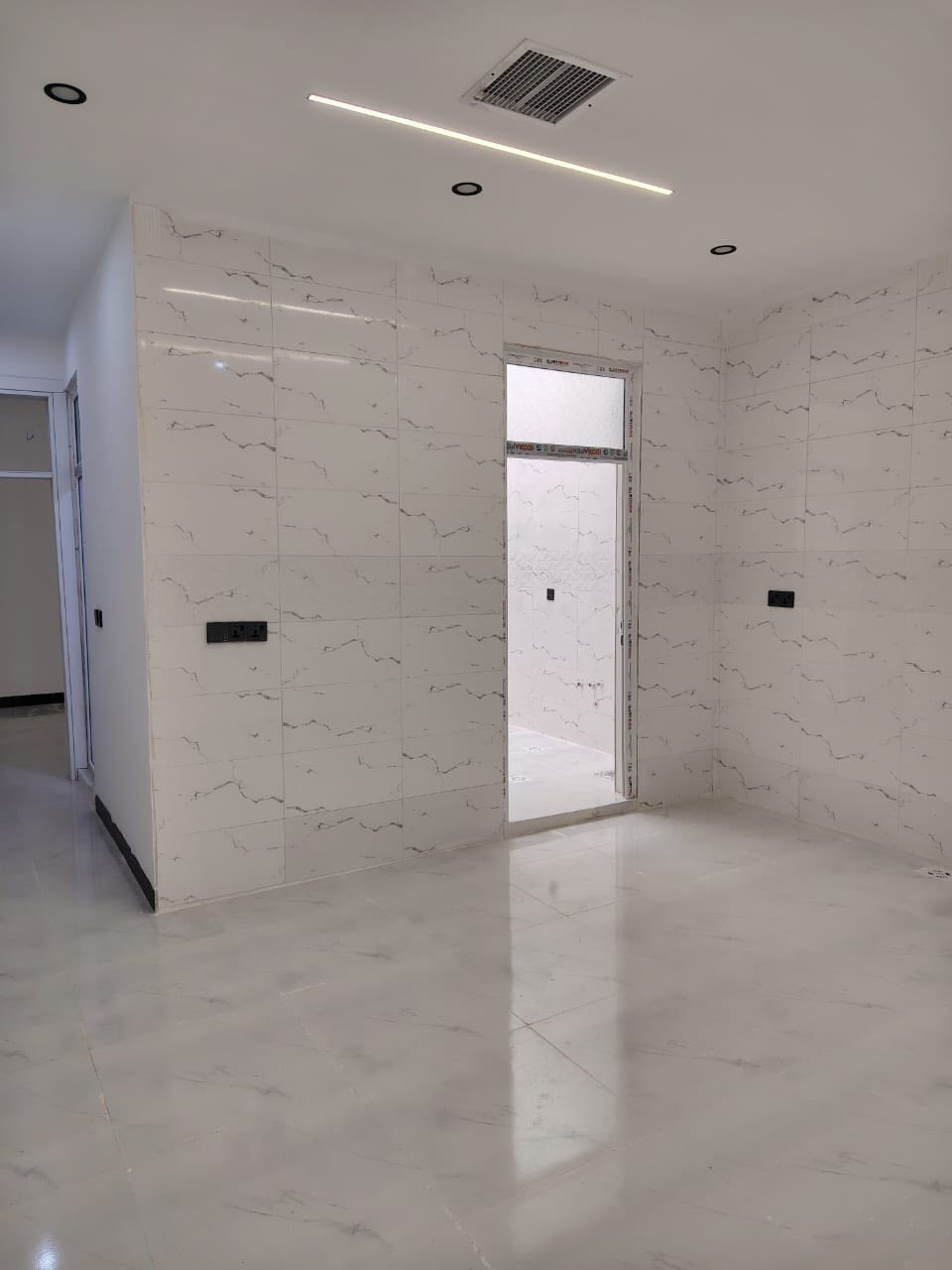 اعلان رقم (607)📢📢📢
————————————-
#دارللبیع مساحة 100متر 
#فول سيراميك بناء حدث 
#صفر مامسكون zero 
#سقف مغربي 
#نظام دكت مركزي 
#الموقع دروازة 
#قرب جامع خديجه الكبرى 
#سعر 34 مليون 
#استفسار
*********** واتساب📲
***********
_____________________
خانوو بۆ فڕۆشتن 108مەتر 
فول کاشی و بینایی نوێیە
سفرە و ماڵی تێ نەچووە
شوێن دەروازە
نزیك مزگەوت خەدیجە کوبرا
نرخ  34 ملیون 
*********** واتساب📲
***********
