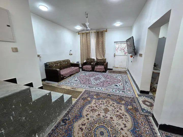 سلام عليكم يوجد دار للبيع مساحته ٢٠٠ م سعر ٤٧ مليون على طريق ابو جاسم يبعد عن الشارع ٨٠ متر ***********
