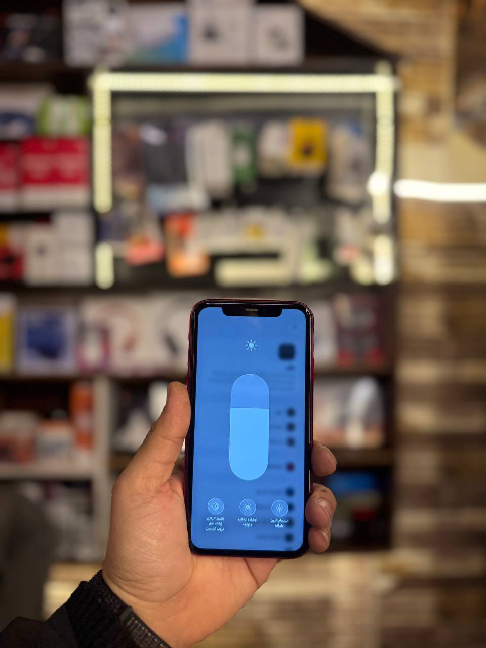 السلام عليكم 
ايفون 11 عادي 
ذاكرة 128 
بطارية 77 
مبدل شاشة اصلي من ابل 
بصمه وجه تشتغل 
وتر بروف ضد المي 
السعر 225 الف 
العنوان الايمن شارع السجن 
مكتب ابو زيدان 
***********
