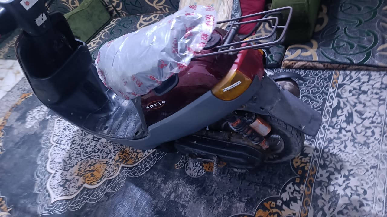 للبيع دراجه بطة ياباني  مامفتوحة دراجه حلوة كلة شغال هندر واحد كهربائيات كلة شغال نقصها باتري دراجه حلوة افحص وقتنع السعر 250 بيهة مجال بصيط مكاني كربلاء حي الغدير يم الصورة مقابيل السوك للاتصال *********** متواجد واتساب كذالك
