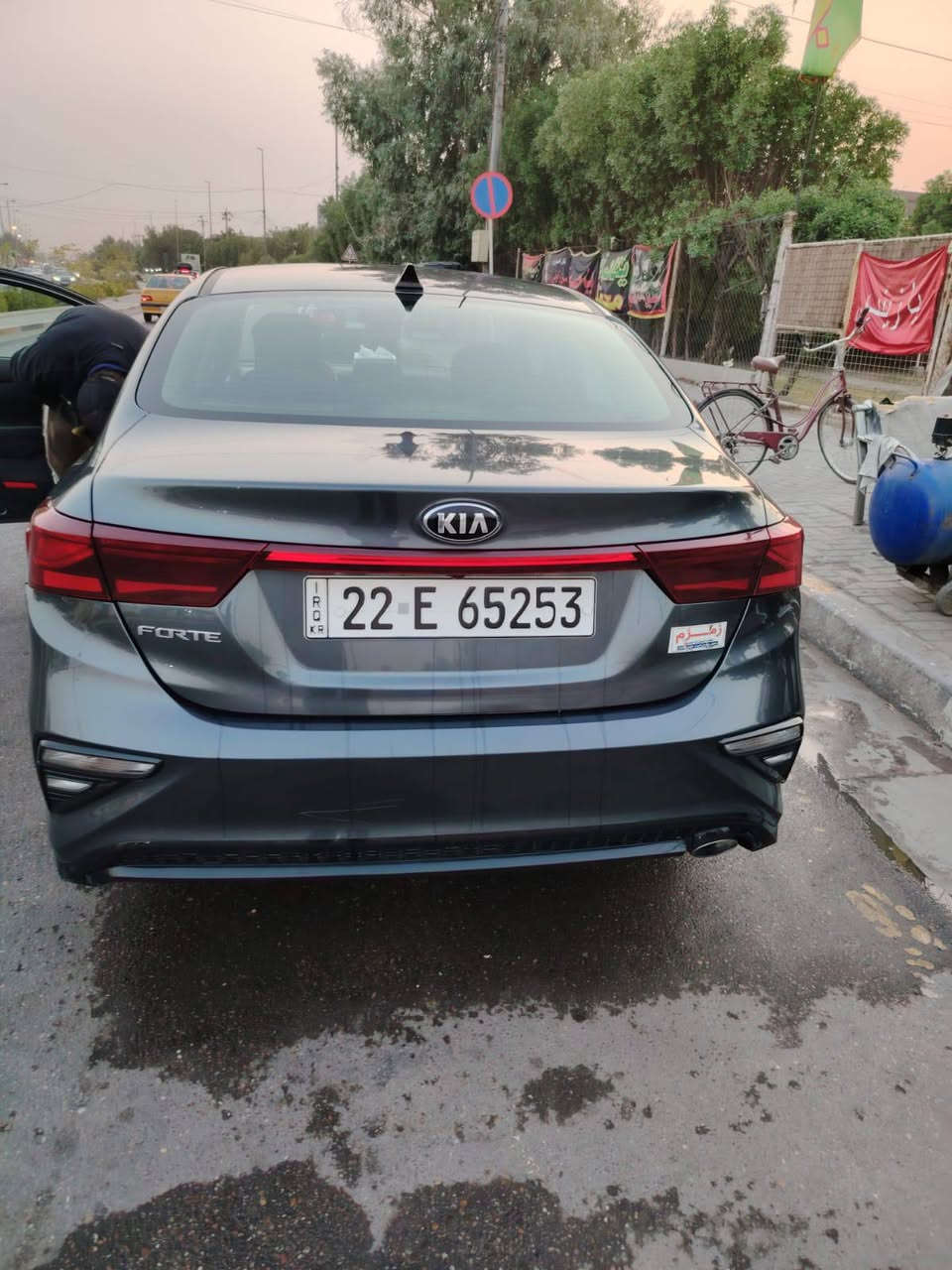 السلام عليكم
كيا فورتي  2020
وارد امريكي 
ماشيه 74
حادثها باب بصف السائق معمر وبارد جاملغ خلفي
السعر 130 وبيها مجال
السيارة كامله مابيها اي نقص
المكان بغداد الري 
***********
