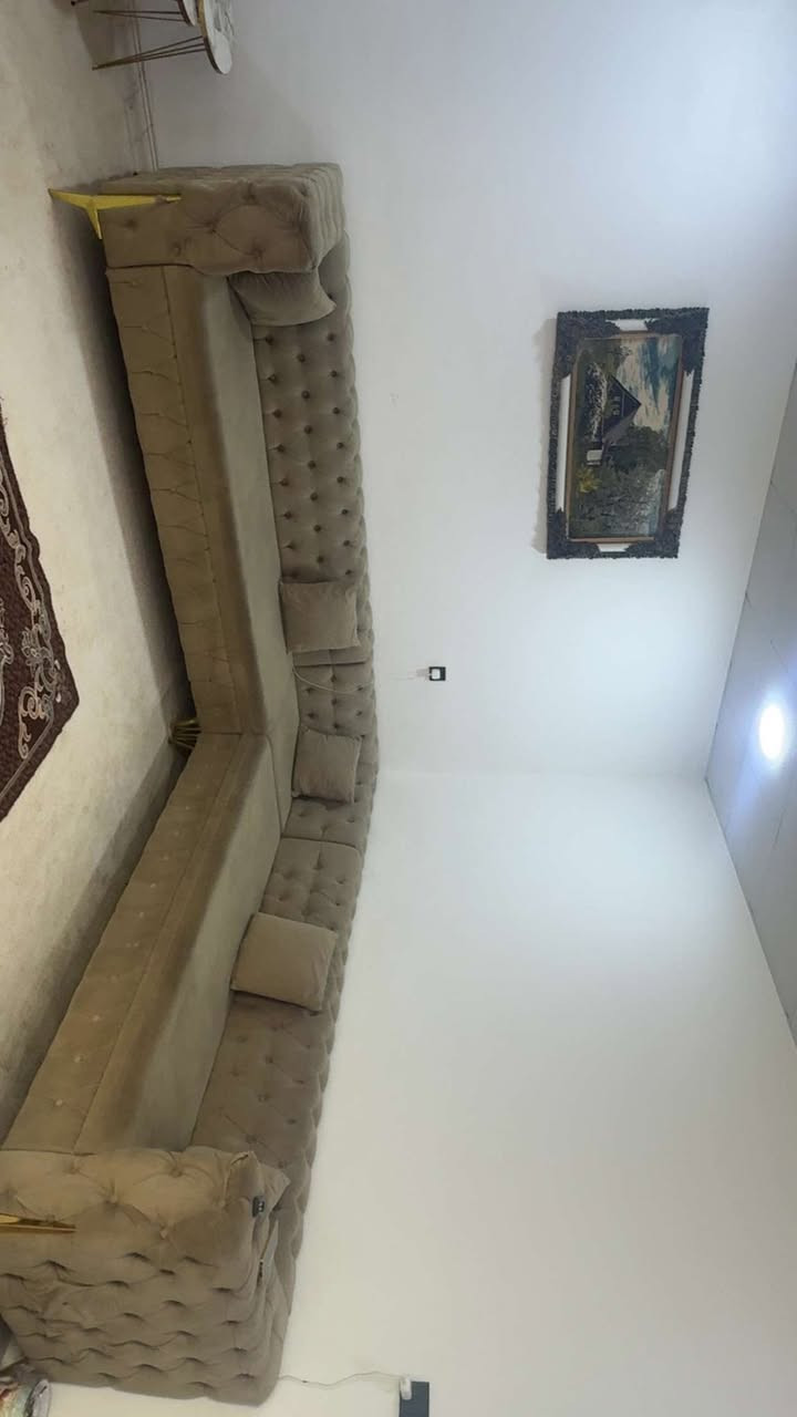 سلامو عليكم تغم قانفه البيع سعره 200مجال ست امتر نص مكان كركوك دروازه ***********وات ساب موجود
