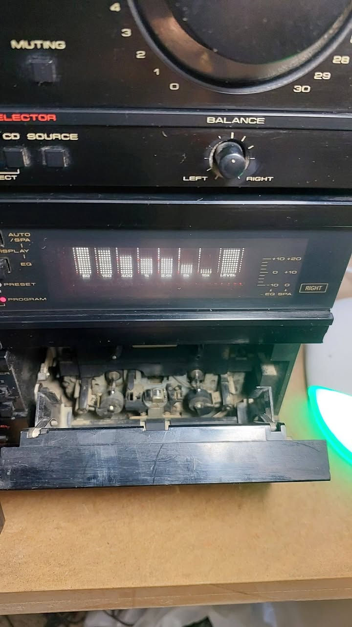 السلام عليكم.. عرض #2026093
سستم بايونيير PIONEER X530 صناعة يابانية

جهاز بلادي بدون تصليح ، فيديو الفحص مرفق بالمنشور.
قدرة تشغيل سبيكرات أثنين كبيرة أقصى قدرة 160w+160w,
جهاز صوته راقي جدا و بي بيز قوي ..

 كهرباء الجهاز 100v , العرض لايشمل سماعات ⚡️
الشراي ما اكسر بخاطره و سعره مناسب يراسلني خاص 💖
توصيل موجود كل محافظات العراق ⚘️

Mustafa Electronics 
Audio , Video & Electronics
Whatsapp: ***********

