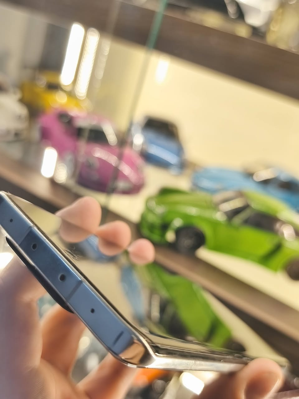 شياومي mi 13 pro 
معالج snapdragon 8 gen 2 
بطاريه 4820
3 كامرات 50+50+50 لايكا 
الجهاز جدا نظيف بس فقط بيه الظهر البلاستك صار كسر واتبدل بالشركه قبل سنتين 
السعر 475 الف 
***********
