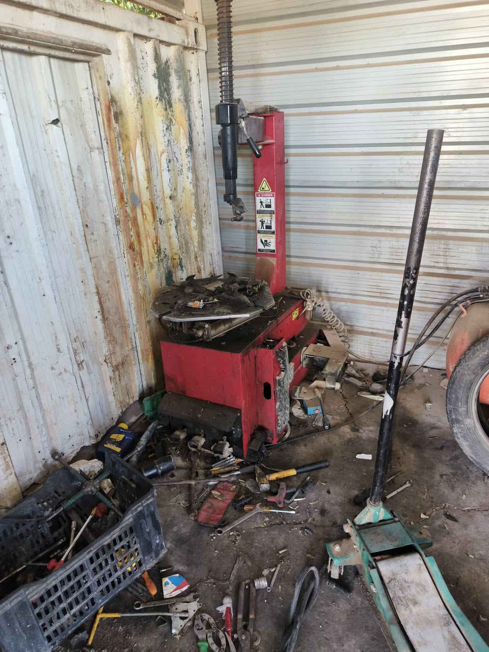 للبيع سقيفة ٦×٦  +خالعة + مشحمة هواء / *********** محمد البنرجي
