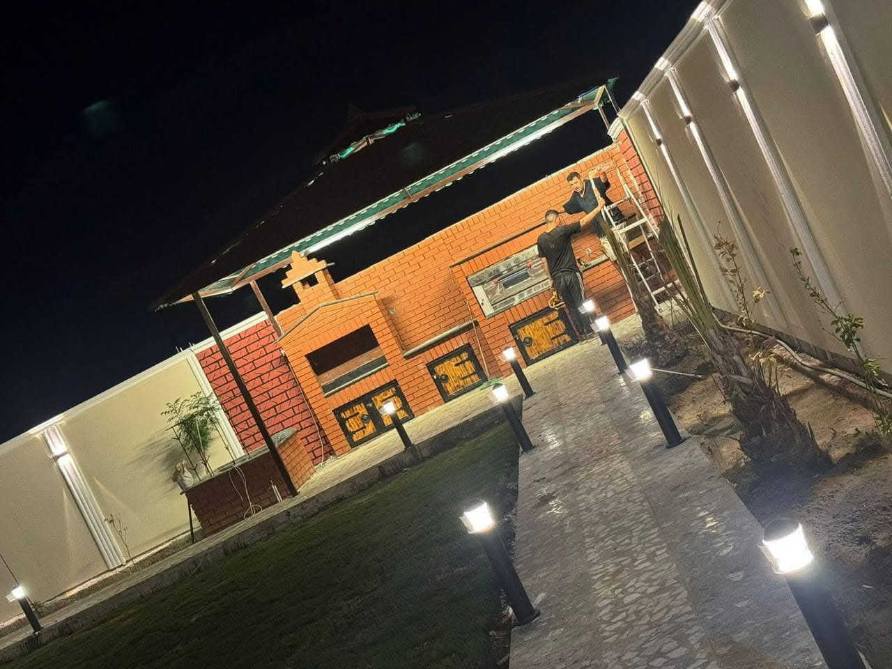 🌴 مزرعة لؤلؤة اليوسف ترحّب بالزبائن الكرام 🌴
نوفّر لكم راحة تامة وخدمات متكاملة للعوائل والشباب
👨‍👩‍👦‍👦💁🏼‍♂️
📍 بغداد – المدائن / قرب حجي زوين
⏰ أوقات الحجز (الشفتات)
🟢 الشفت النهاري:
🕘 من 9 صباحًا إلى 6 مساءً
🌙 الشفت الليلي (مع مبيت):
🕗 من 8 مساءً إلى 7 صباحًا
🕛 متوفر حجز لمدة 24 ساعة كاملة
⭐ الخدمات والمميزات
⚡ كهرباء متوفّرة 24 ساعة
❄️ صالة + غرفة مؤثثة ومكيّفة بشكل مستمر
🍽️ مطبخ مؤثّث بالكامل
🔥 مكان خارجي مخصص لشوي السمك والمشاوي
🌿 جلسة خارجية جميلة وحدائق خضراء مناسبة لكرة القدم ⚽️
🚻 صحيات شرقي وغربي
🚘 موقف خاص يسع 15 سيارة
🅿️ كراج خارجي يسع أكثر من 100 سيارة
🏊‍♂️ مسبح كبير للكبار والصغار
🛝 ألعاب للأطفال
🟣 بليارد – منضدة – فـيشة
📶 إنترنت متوفر طوال اليوم
📌 شروط الحجز
👨‍👩‍👦 الحجز للعوائل
👦 للشباب
👧 للبنات
💳 الحجز المسبق مع دفع نصف المبلغ عبر:
زين كاش
الماستر كارد
أو الحضور إلى مقر الشركة (اليوسف للعقار – مجمع بسمايه)
☎️ للحجز والاستفسار
📞 ***********
