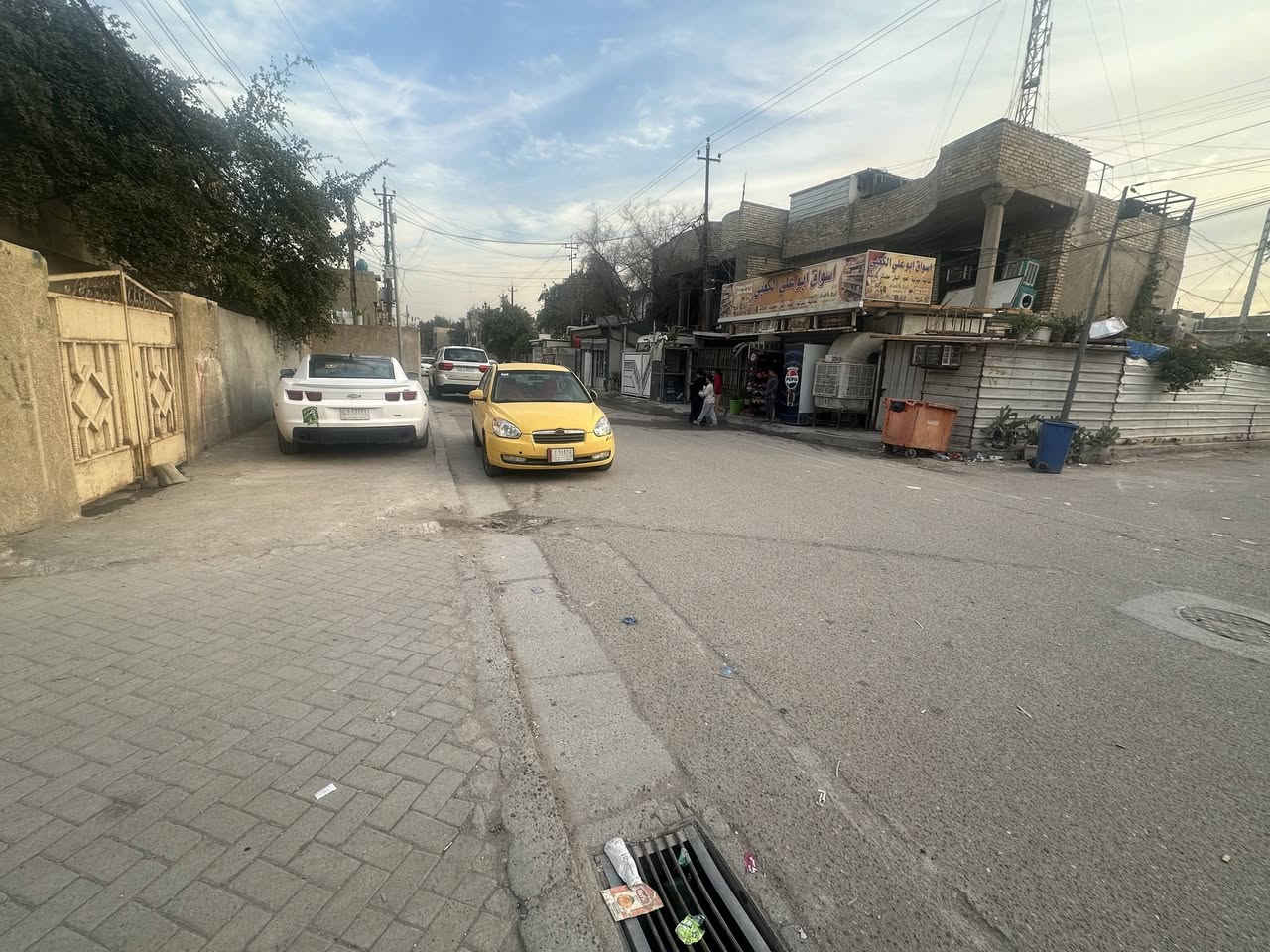 السلام عليكم البيت للبيع بناءقديم مساحة 260متر واجهة 13ونزال20 البيت بيعاع قطعة اراض موقع البيت زعفرانيه باظهره شارع المهد البيت ركن للاسفارتنه الاتصال على الرقم ***********
