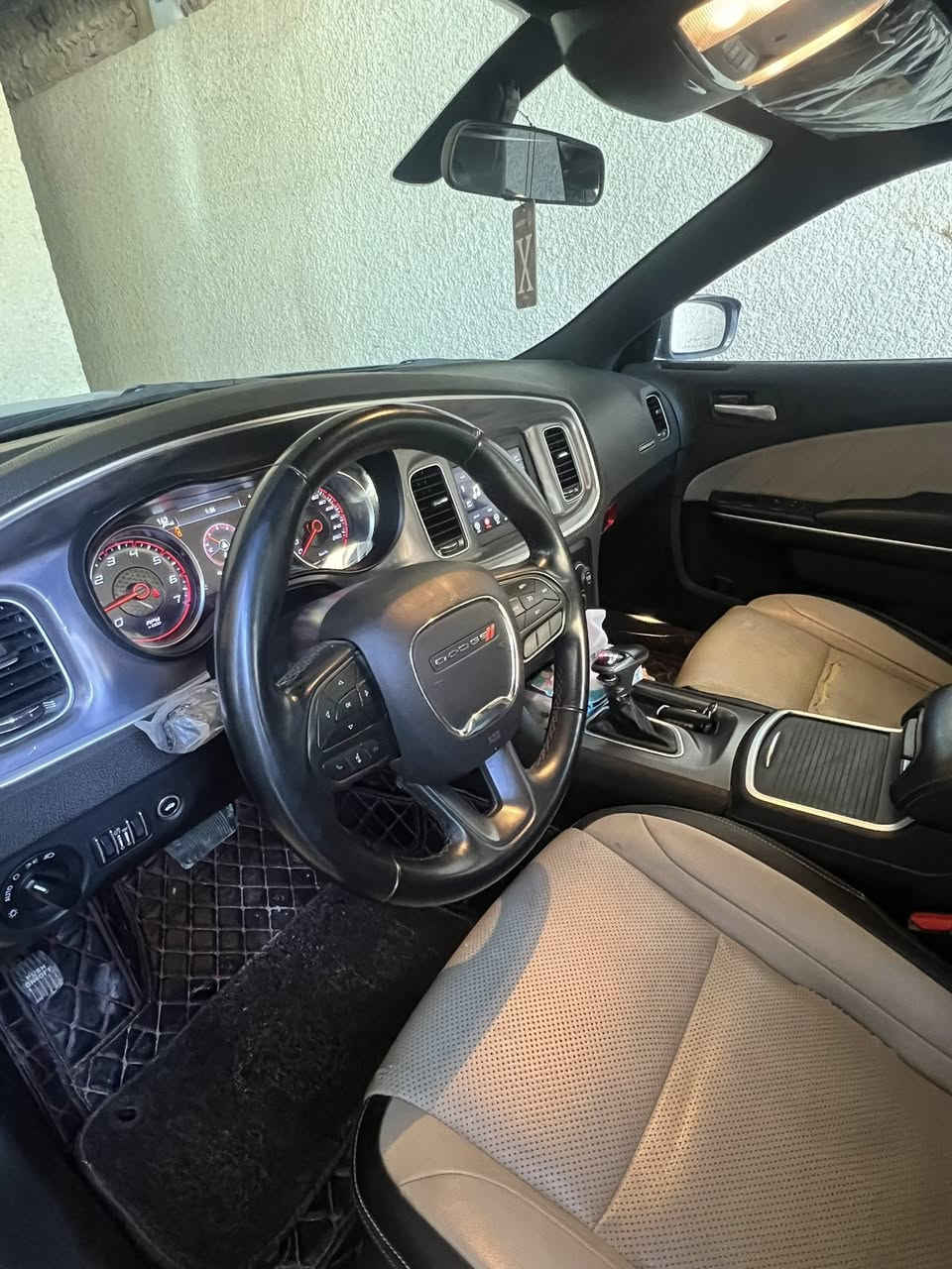 السلام عليكم
جارجر ٢٠٢١ اربيل  كفالة عامة حتى الدعاميات جديدة بمعنى الكلمة لون جويتي ماشية ٤٥ الف مايل الرقم القديم السنوية نهاية السنة تنتهي
البجم مخلف نانو سراميك الدعامية وربع البنيد وربع الجاملغات والتكم وربع البنيد وربع القمارة
مواصفات
كشنات جلد تدفائة تبريد 
شاشة وكامرة وحساسات
ويل ١٨ السيارة فقط بدون فتحة
مكان السيارة بصرة
السعر ٢٥٥ ورقة وبي مجال
***********
