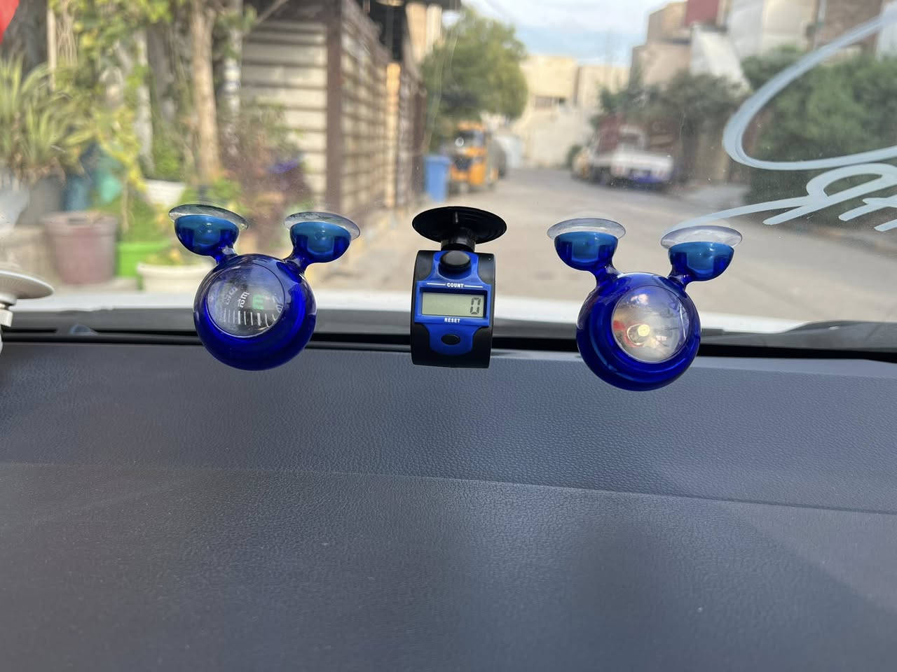 السلام عليكم البيع بوصلات 🧭 ثنين 

                   مكاني حريه 

***********
