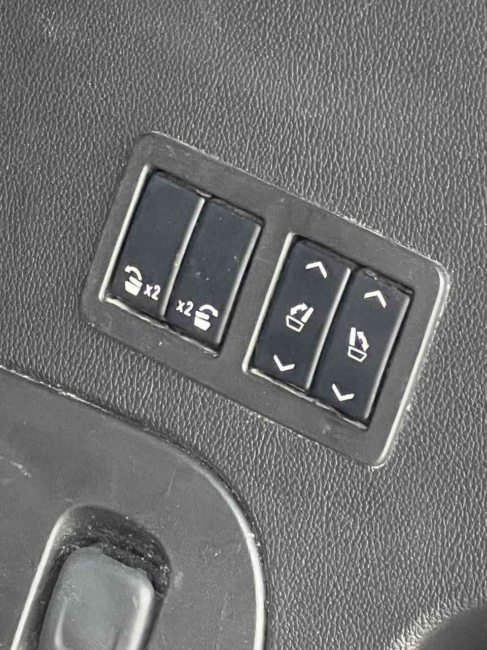 السلام عليكم جمسي يوكن للبيع

الموديل:2017

الفئة:SLT

الموصفات:

لايت زنون 

نقطة عمياء 

تحديد مسار 

كشنات جلد 

خزن ميموري

كشنات كهرباء امامي خلفي 

كامرة خلفيه 

حساسات امامية وخلفية

محرك 8 سلندر 5.3L

كشنات تبريد وتدفئة 

دفع رباعي 4x4

مانع انزلاق 

صندوق كهرباء 

شاشه جبيرة 

ويل20

تبريد 3قطع 

بصمة 4ابواب

تدفئه ستيرن 

دواسات البانزين كهرباء تقدم وترجع 

رقم سليمانيه 

حادثهة نفس ما موضح بلصورة بامريكا فقط هذا الحادث 

السيارة استخدام شخصي 

للاستفسار ***********
