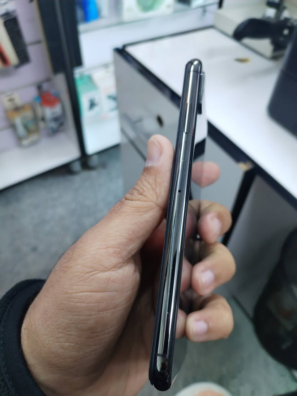 سلام عليكم اكس ماكس 
للبيع ٢٥٠ وبي مجال او مراوس 
ذاكرة 256 بطاررية 100
 فقط بطارية بغداد جامع النداء
*********** واتساب
