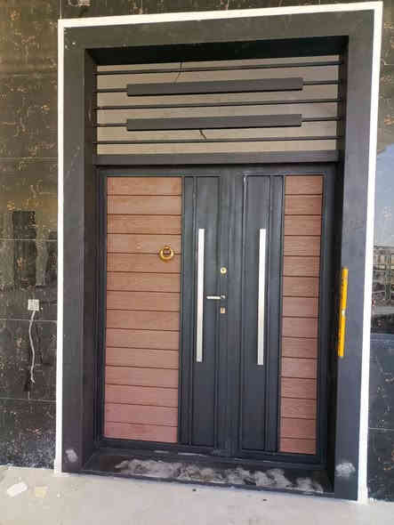 يوجد جميع الابواب  قاصة ولجنل بجميع القياسات والنقشات واسعار مناسبة كلش للستفسار ***********وبي وتساب العنوان الفلوجة
