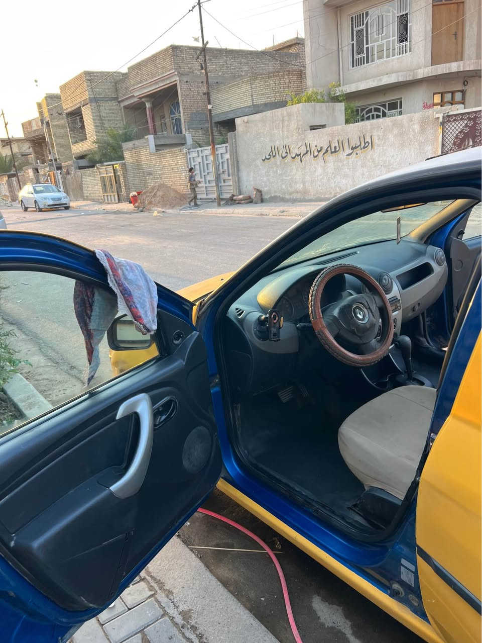 رينو لوكان اوتماتيك بلادي الستيرن باور  عليها غرامة 200  وهيئة مادري شكد 
حدادية جديد امامي خلفي 
دوشمة ارضية جلد جديد /مازدات جدد بس عوزها دعامية  وطعجة بالجاملغ وتبريد 
قايش تايم كيس جديد /وداينمو جديد  كهربائية كلها شغالة 
هاي تفاصيل كاملة مكاني بغداد العبيدي 
*********** بغداد, العراق
